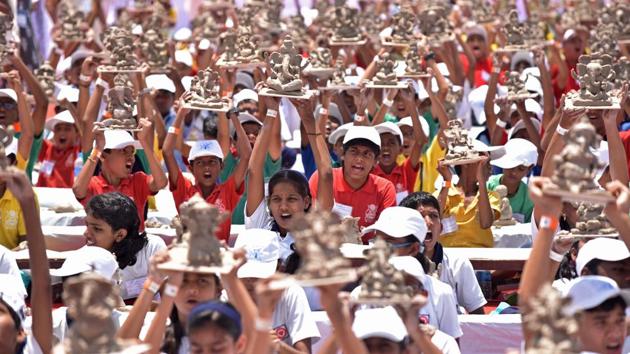 Children happily showcasing the idols that they made. (Pratham Gokhale/HT PHOTO)