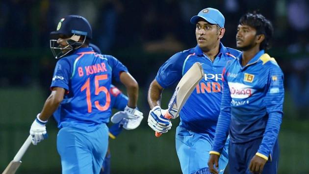 Akila Dananjaya picked six wickets but MS Dhoni and Bhuvneshwar Kumar’s 100*-run stand helped India defeat Sri Lanka in the second ODI.(PTI)