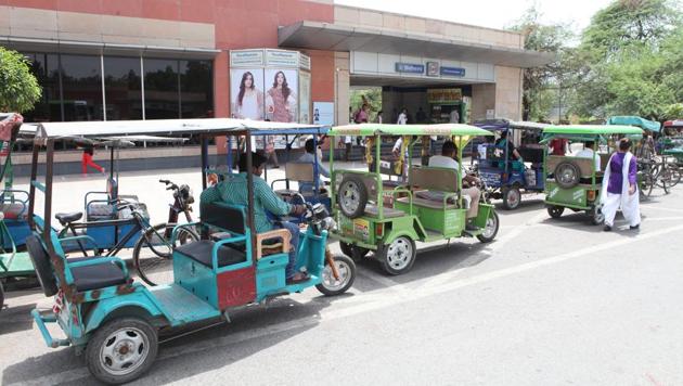 Chief minister Arvind Kejriwal has pulled up environment and transport departments for failing to disburse the Rs 30,000 subsidy to eligible drivers. (HT Photo) Chief minister Arvind Kejriwal has pulled up environment and transport departments for failing to disburse the Rs 30,000 subsidy to eligible drivers. (HT Photo)