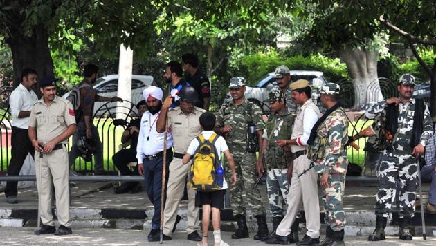 Paramilitary forces in Panchkula, on Thursday.(Ravi Kumar/HT)