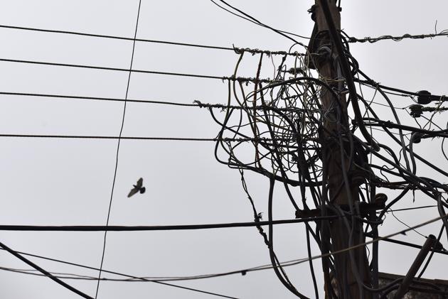 Electricity pole in Gurgaon. (Sanjeev Verma/HT PHOTO) Electricity pole in Gurgaon. (Sanjeev Verma/HT PHOTO)