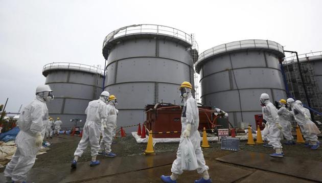 Members of the media and Tokyo Electric Power Co. (TEPCO) employees wearing protective suits and masks walk past storage tanks for radioactive water in the H4 area at the tsunami-crippled TEPCO Fukushima Daiichi nuclear power plant in Fukushima. (REUTERS File Photo) Members of the media and Tokyo Electric Power Co. (TEPCO) employees wearing protective suits and masks walk past storage tanks for radioactive water in the H4 area at the tsunami-crippled TEPCO Fukushima Daiichi nuclear power plant in Fukushima. (REUTERS File Photo)
