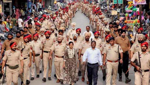 Panchkula police are on alert as Sirsa-based Dera Sacha Sauda followers throng the sect’s Sector-23 based Naam Charcha Ghar in Haryana, days ahead of the verdict in a rape case against its chief Gurmeet Ram Rahim at the Central Bureau of Investigation (CBI) court on August 25. Around 100,000 followers are estimated to have gathered here with numbers swelling every hour. (HT Photo)