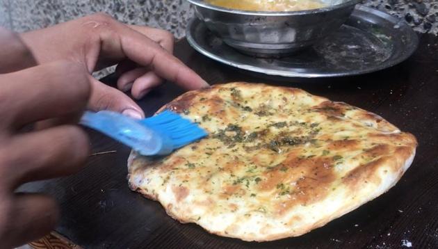 Amritsari kulcha is not the kind of kulcha that you get in almost every nook and corner of Delhi.(HT Photo)