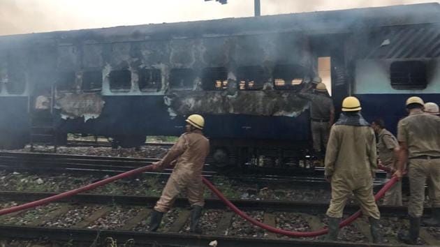According to Atul Garg, Chief Fire Officer (Delhi Fire Services), seven incidents of people setting public property on fire were received at the fire control room. ‘At places such as Khyala and Manglapuri in west Delhi and Anand Vihar in east, properties have been set on fire. Violence is related to the Ram Rahim verdict,’ said Garg. (Ravi Choudhary / HT Photo)
