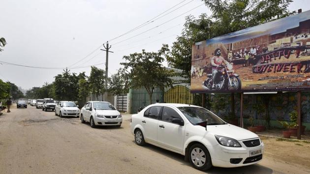 Police holds flag march near Dera Sachha Sauda Ashram at Sector 50 on Friday. (Sanjeev Verma/HT Photo) Police holds flag march near Dera Sachha Sauda Ashram at Sector 50 on Friday. (Sanjeev Verma/HT Photo)
