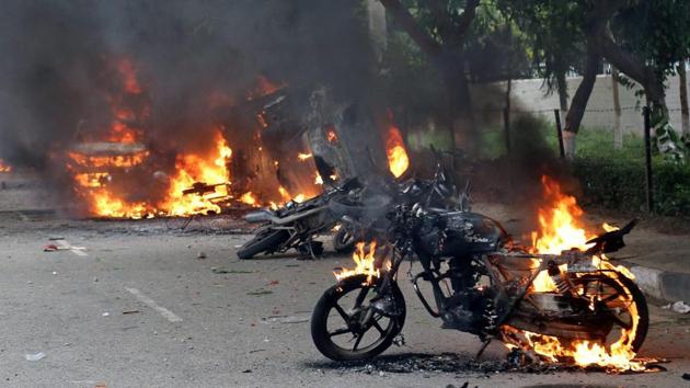 Vehicles burnt in the violence that broke out after Dera Sacha Sauda chief Gurmeet Ram Rahim’s conviction in Panchkula on Friday.(PTI)