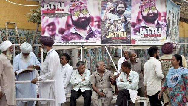 Followers of Dera Sacha Sauda chief Gurmeet Ram Rahim Singh gather at his ashram in Sirsa. (PTI Photo) Followers of Dera Sacha Sauda chief Gurmeet Ram Rahim Singh gather at his ashram in Sirsa. (PTI Photo)
