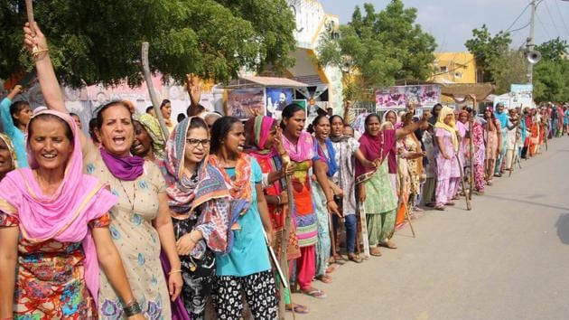 Followers of Dera Sacha Sauda head Gurmeet Ram Rahim gather at the sect’s Sirsa headquarters on Thursday, a day before the CBI court is expected to deliver its verdict. (Manoj Dhaka /HT photo) Followers of Dera Sacha Sauda head Gurmeet Ram Rahim gather at the sect’s Sirsa headquarters on Thursday, a day before the CBI court is expected to deliver its verdict. (Manoj Dhaka /HT photo)