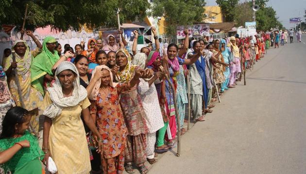 Followers of Dera Sacha Sauda chief Gurmeet Ram Rahim outside the Dera premises in Sirsa . (Manoj Dhaka/HT photo) Followers of Dera Sacha Sauda chief Gurmeet Ram Rahim outside the Dera premises in Sirsa . (Manoj Dhaka/HT photo)