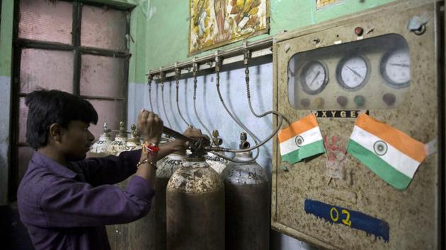 A hospital staff checks newly arrived oxygen cylinders at the Baba Raghav Das Medical College Hospital in Gorakhpur.(AP file photo)