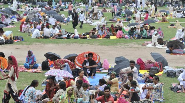 Panchkula’s Sector 23 has turned into mini Malwa of Punjab with people gathering there from Batinda, Mansa, Moga, Abohar, Fazilika, Sangrur and Patiala, where the sect has a strong following. As the Dera’s Naam Charcha Ghar has limited space, many are sitting on the roadside around it. Others have pitched tents or are taking shelter in parks, raising tension in the neighbourhood which has around 50 houses. (Ravi Kumar / HT Photo)