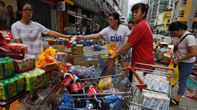 Amidst mounting public outrage at the government’s handling of the storm, including the perceived failure to adequately warn residents as the storm approached, Macau’s leader Chui apologised and said the head of the local observatory, Fong Soi-kun would step down. (Tyrone Siu / REUTERS) Amidst mounting public outrage at the government’s handling of the storm, including the perceived failure to adequately warn residents as the storm approached, Macau’s leader Chui apologised and said the head of the local observatory, Fong Soi-kun would step down. (Tyrone Siu / REUTERS)