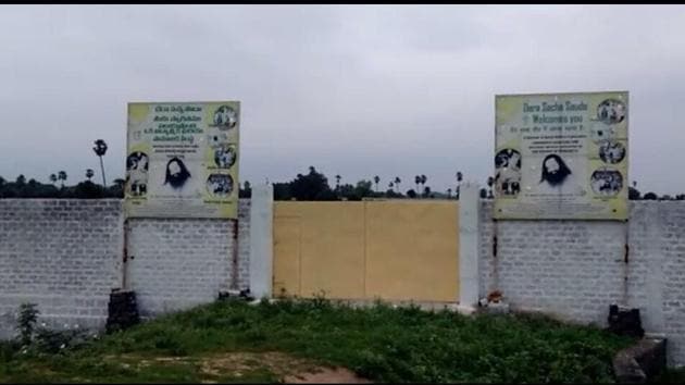 A huge compound wall has been constructed around the land and boards of Dera Sacha Sauda with Gurmeet Ram Rahim Singh’s pictures were erected near the gate, appealing to the people to take his blessings.(HT Photo) A huge compound wall has been constructed around the land and boards of Dera Sacha Sauda with Gurmeet Ram Rahim Singh’s pictures were erected near the gate, appealing to the people to take his blessings.(HT Photo)