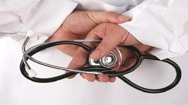 Gorakhpur’s tragedy has revived the issue of private practice by government doctors, which is rampant despite being banned. Gorakhpur’s tragedy has revived the issue of private practice by government doctors, which is rampant despite being banned.