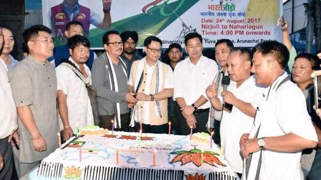 Union minister Kiren Rijiju along with two other ministers cut the cake during a function on Thursday to flag off Tiranga Yatra, organised by Bharatiya Janata Yuva Morcha. (HT Photo) Union minister Kiren Rijiju along with two other ministers cut the cake during a function on Thursday to flag off Tiranga Yatra, organised by Bharatiya Janata Yuva Morcha. (HT Photo)