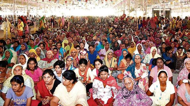 A large number of women followers attending a religious congregation at the Dera Sacha Sauda in Sirsa .(HT FIle)