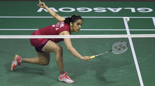 Saina Nehwal (L) lost to Japan’s Nozomi Okuhara in the women’s singles semi-finals of the World Badminton Championships today. Get highlights of Saina Nehwal vs Nozomi Okuhara , World Badminton Championships semi-final, here.(HT Photo)