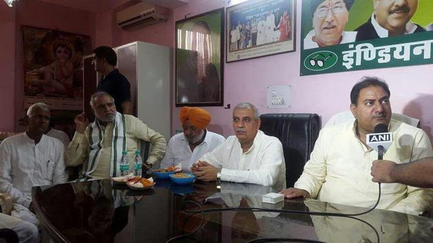 Chautala addresses the media. Chautala addresses the media.