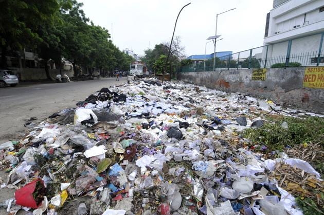 Garbage dumped on a roadside in Noida. (Sunil Ghosh/HT Photo) Garbage dumped on a roadside in Noida. (Sunil Ghosh/HT Photo)