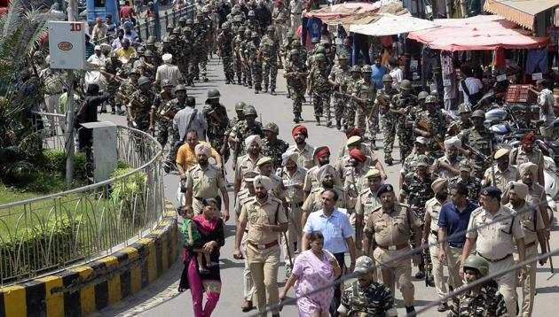 Indian paramiltary forces and police march in Jalandhar on August 26, 2017. (AFP Photo) Indian paramiltary forces and police march in Jalandhar on August 26, 2017. (AFP Photo)