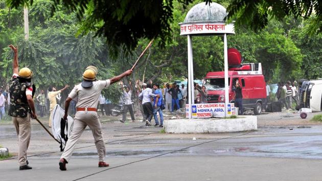 Police and paramilitary forces resorted to using batons, tear gas shells and water cannons dispersing crowds into Panchkula’s residential areas. Curfew was swiftly imposed in Panchkula and later spread to Patiala, Muktsar, Mansa, Bathinda, Ferozepur, Fazilka, Moga and Sangrur. (Ravi Kumar / HT Photo)