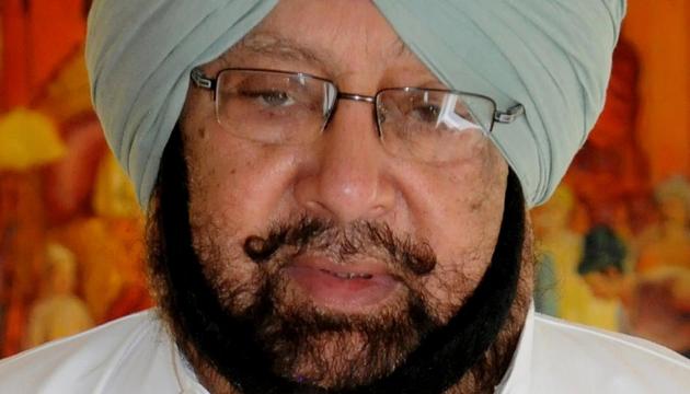 Amarinder Singh said it was up to the Union government to take decision on ordering a probe into the collapse of law and order that led to anarchy and violence in Panchkula and other parts of Haryana, Punjab and Delhi on Friday.(HT File)