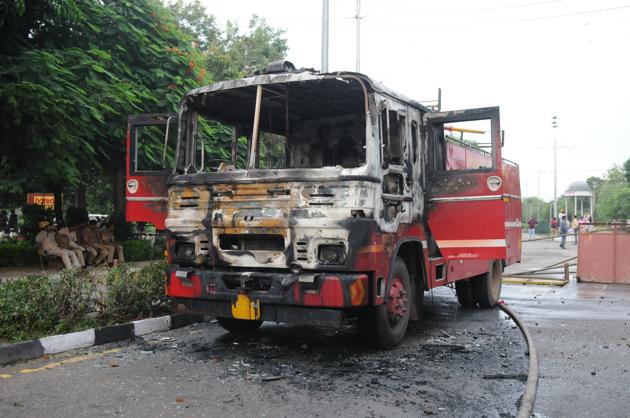There were 25 fire vehicles stationed in Panchkula and 13 of them were from others districts. The fire vehicles were set on fire by the mob in Sectors 3 and 5.(HT Photo)