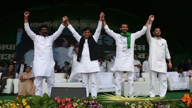 (Left to right) Hemant Soren, Akhilesh Yadav, Tej Pratap Yadav and Tejashwi Prasad Yadav at the RJD rally in Patna on Sunday. (HT photo / Santosh Kumar) (Left to right) Hemant Soren, Akhilesh Yadav, Tej Pratap Yadav and Tejashwi Prasad Yadav at the RJD rally in Patna on Sunday. (HT photo / Santosh Kumar)