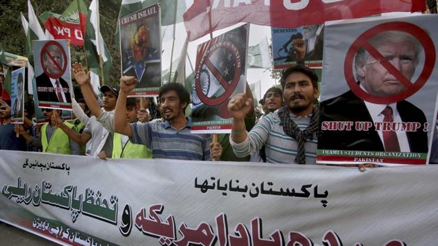 Supporters of a Pakistani Shiite Muslim group chant slogans during an anti-US rally in Karachi, Pakistan, on Sunday. (AP) Supporters of a Pakistani Shiite Muslim group chant slogans during an anti-US rally in Karachi, Pakistan, on Sunday. (AP)
