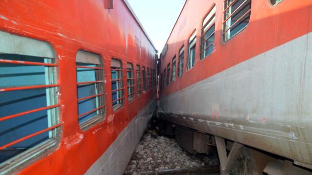 The engine and five coaches of Kaifiyat Express derailed near Auraiyya district of Uttar Pradesh on August 23. (Manoj Yadav / Hindustan Times) 