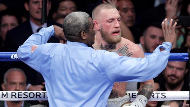 Conor McGregor put up a tough fight against Floyd Mayweather but suffered a technical knockout in the 10th round as the American boxer extended his record to 50-0.(AFP)