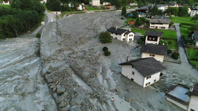 Aerial video grab made on August 24, 2017 partially shows the Switzerland village of Bondo after a landslide struck the day before, sending mud, rocks and dirt flooding down the Piz Cengalo mountain into the outskirts of the village, near the Italian border. (AFP) Aerial video grab made on August 24, 2017 partially shows the Switzerland village of Bondo after a landslide struck the day before, sending mud, rocks and dirt flooding down the Piz Cengalo mountain into the outskirts of the village, near the Italian border. (AFP)