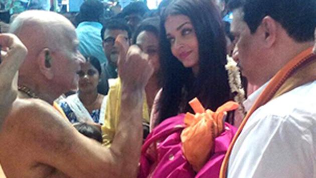 Aishwarya Rai Bachchan took daughter Aaradhya to Ganpati pandal during Ganesh Chaturthi celebrations. Aishwarya Rai Bachchan took daughter Aaradhya to Ganpati pandal during Ganesh Chaturthi celebrations.