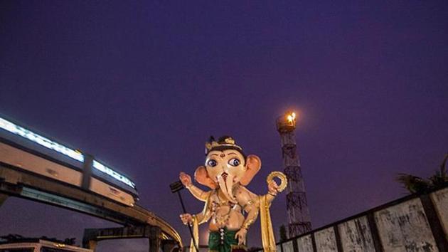 File picture of immersion of Ganesha idol. Community Ganesh puja is fast becoming popular in Kolkata. (HT Photo) File picture of immersion of Ganesha idol. Community Ganesh puja is fast becoming popular in Kolkata. (HT Photo)