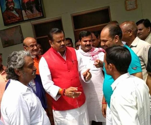 Minister Mahendra Singh talking to RSS workers after the office was vandalised. (HT Photo) Minister Mahendra Singh talking to RSS workers after the office was vandalised. (HT Photo)