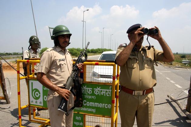 Police maintaining tight vigil near the Rohtak jail premises ahead of the hearing on quantum of sentence against Dera Sacha Sauda chief Gurmeet Ram Rahim on August 27. (Manoj Dhaka/HT) Police maintaining tight vigil near the Rohtak jail premises ahead of the hearing on quantum of sentence against Dera Sacha Sauda chief Gurmeet Ram Rahim on August 27. (Manoj Dhaka/HT)