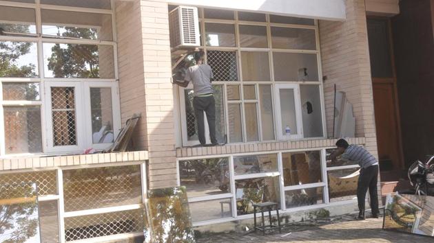 New window panes being installed at a government building in Sector 2, Panchkula. (Sant Arora /HT) New window panes being installed at a government building in Sector 2, Panchkula. (Sant Arora /HT)