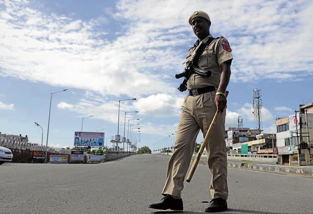 A policeman stands guard during curfew in Patiala on Monday. (Bharat Bhushan/HT) A policeman stands guard during curfew in Patiala on Monday. (Bharat Bhushan/HT)