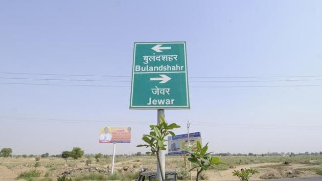 The UP government has allowed the Yamuna Expressway authority to obtain a loan for the project. On the whole, the project requires 5,000 hectares. (Burhaan Kinu/HT Photo) The UP government has allowed the Yamuna Expressway authority to obtain a loan for the project. On the whole, the project requires 5,000 hectares. (Burhaan Kinu/HT Photo)