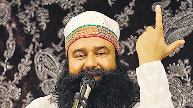Dera Chief addressing people at the Dera headquarters in Sirsa.(File Photo)