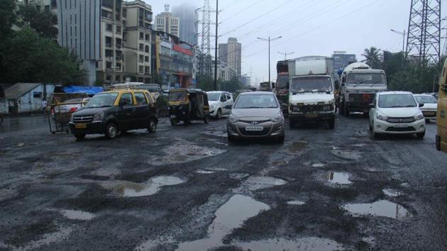 The Mumbai traffic police have deployed police personnel at affected areas to ease the congestion. (HT Photo) The Mumbai traffic police have deployed police personnel at affected areas to ease the congestion. (HT Photo)