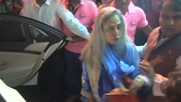 Jaya Bachchan got angry at a fan yet again.(YouTube)