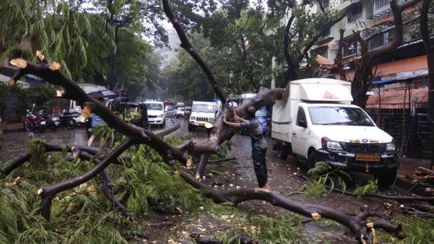 Apart from heavy rains, there were also reports of tree falls trickling in, and four people injured after an iron frame for posters fell, at the VP road area. The injured had been shifted to Saifee hospital in Mumbai.The weather condition is likely to affect the city adversely as there are restrictions at various roads in eastern suburbs and south Mumbai owing to Ganeshotsav. (Satyabrata Tripathi / HT Photo) Apart from heavy rains, there were also reports of tree falls trickling in, and four people injured after an iron frame for posters fell, at the VP road area. The injured had been shifted to Saifee hospital in Mumbai.The weather condition is likely to affect the city adversely as there are restrictions at various roads in eastern suburbs and south Mumbai owing to Ganeshotsav. (Satyabrata Tripathi / HT Photo)