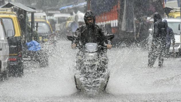 The city has witnessed incessant rainfall over the last four days since Saturday and heavy rains over the past three days has left several areas water logged and led to slow moving traffic. (Kunal Patil / HT Photo) The city has witnessed incessant rainfall over the last four days since Saturday and heavy rains over the past three days has left several areas water logged and led to slow moving traffic. (Kunal Patil / HT Photo)