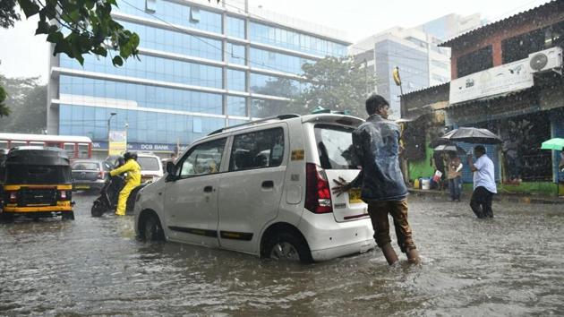An outstation train derailment near Mumbai has also led to suburban trains running late on the central line. The total delay on central line services is now 30 minutes, while on the Harbour line trains are running 10 to 15 minutes slow and on the Western Line, trains are delayed by 10 minutes. An outstation train derailment near Mumbai has also led to suburban trains running late on the central line. The total delay on central line services is now 30 minutes, while on the Harbour line trains are running 10 to 15 minutes slow and on the Western Line, trains are delayed by 10 minutes.