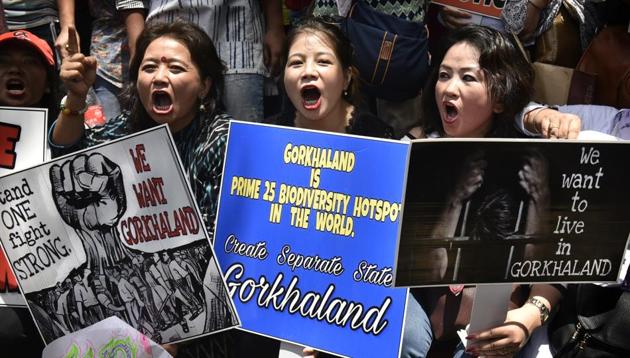 Protesters in Delhi shout slogans in support of their demand for a separate Gorkhaland. Protests have taken place in many cities across India. (Sushil Kumar/HT PHOTO) Protesters in Delhi shout slogans in support of their demand for a separate Gorkhaland. Protests have taken place in many cities across India. (Sushil Kumar/HT PHOTO)