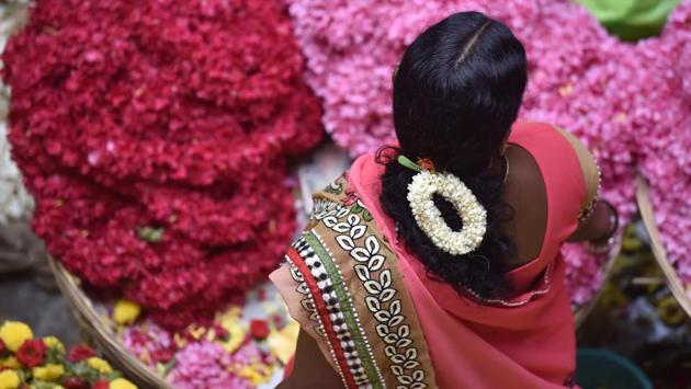While official figures are tough to calculate, some vendors estimate that the market sees a trade of around 20 tonnes of flowers daily. As one of the biggest flower market in Asia, daily turnover is estimated to be nearly a crore.  (Arijit Sen/HT Photo) 