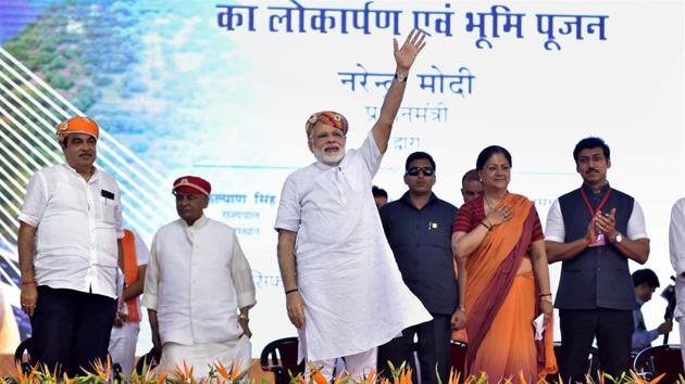 Prime Minister Narendra Modi waves at the crowd during the inauguration and foundation stone laying of various highway projects, in Udaipur on Tuesday. Rajasthan governor Kalyan Singh (2nd from left), chief minister Vasundhara Raje, Union transport and highways minister Nitin Gadkari (left) and Union minister Rajyavardhan Singh Rathore (right) are also seen.(PTI) Prime Minister Narendra Modi waves at the crowd during the inauguration and foundation stone laying of various highway projects, in Udaipur on Tuesday. Rajasthan governor Kalyan Singh (2nd from left), chief minister Vasundhara Raje, Union transport and highways minister Nitin Gadkari (left) and Union minister Rajyavardhan Singh Rathore (right) are also seen.(PTI)