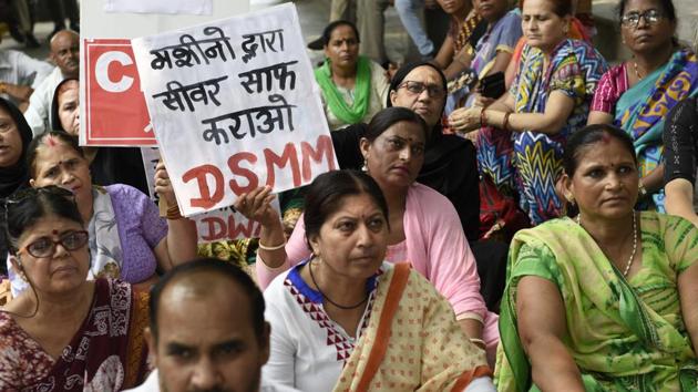 10 sanitation workers died in Delhi in five weeks during cleaning of the sewers in July-August 2017.(Saumya Khandelwal/HT PHOTO) 10 sanitation workers died in Delhi in five weeks during cleaning of the sewers in July-August 2017.(Saumya Khandelwal/HT PHOTO)